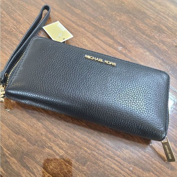 MICHAEL MICHAEL KORS nwt
Jet Set Travel Large Pebbled Leather Wristlet - Picture 8 of 8